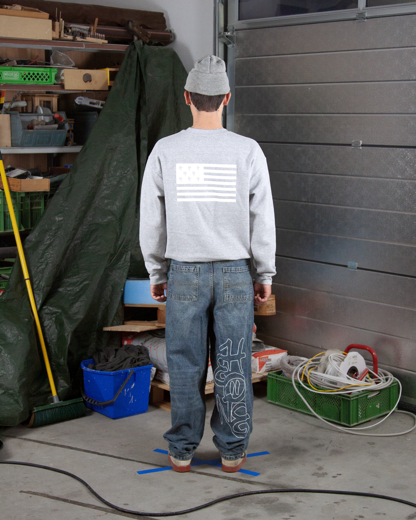 flag sweater grey