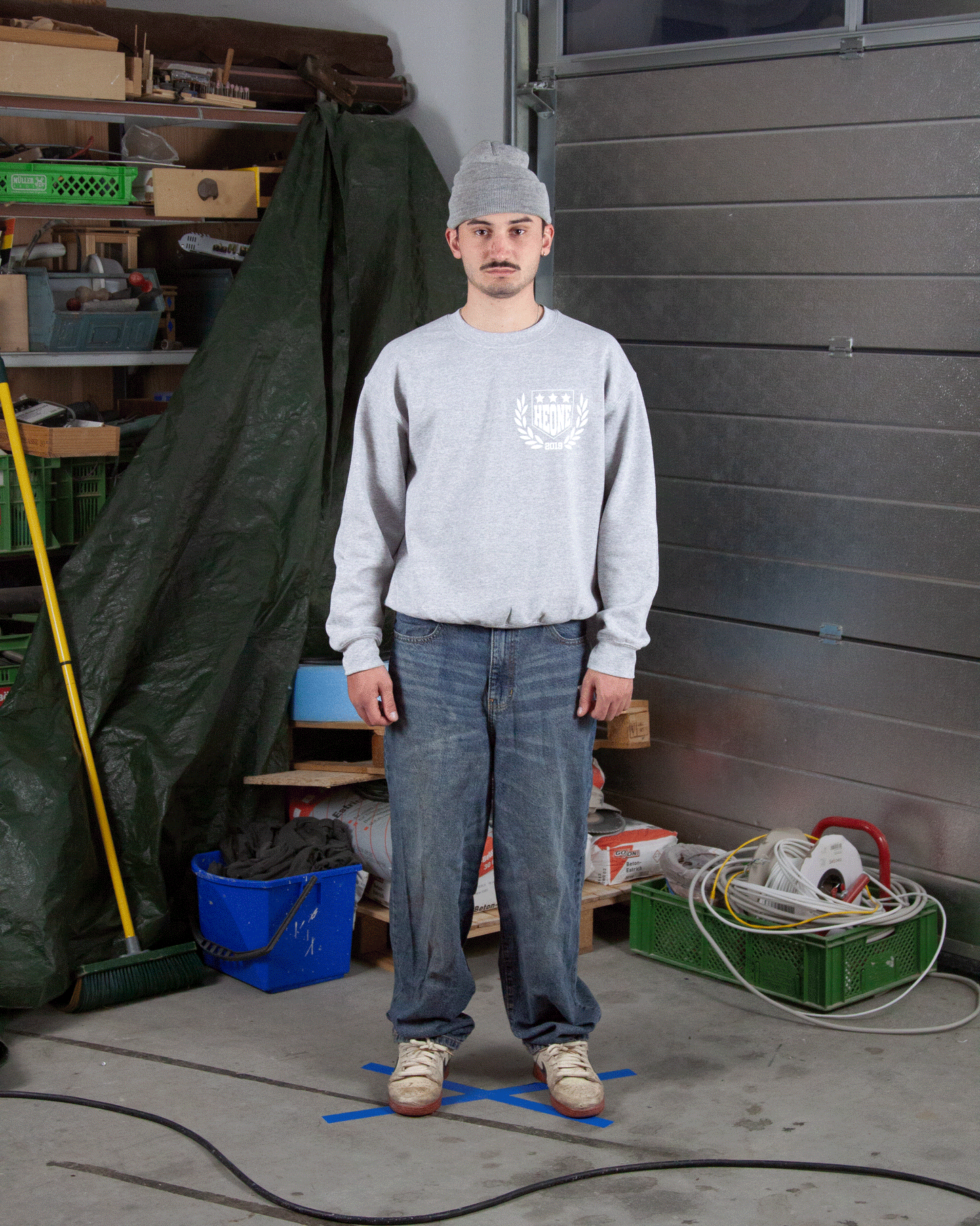 flag sweater grey